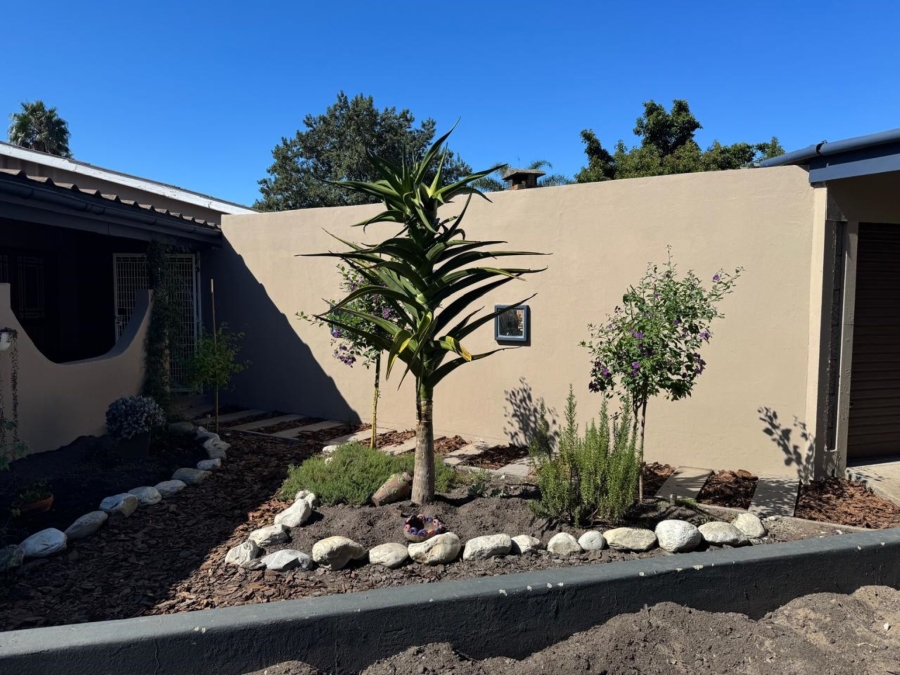 4 Bedroom Property for Sale in Twee Rivieren Western Cape